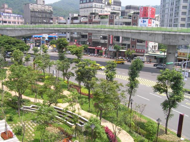 堤頂大道2段566號前綠地2