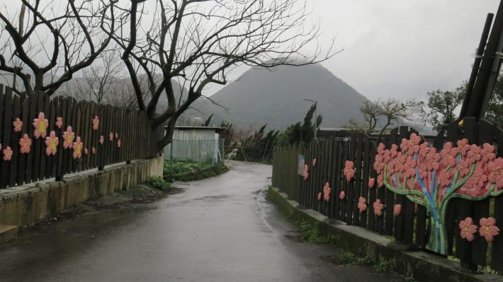 風尾步道沿途櫻花意象牆面