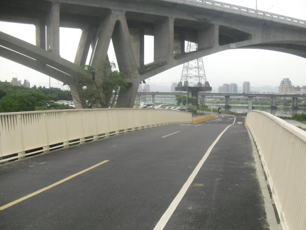 雙園自行車橋，長67公尺，寬達6公尺