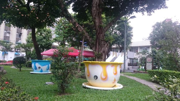 6來自舊兒童樂園的造型咖啡杯