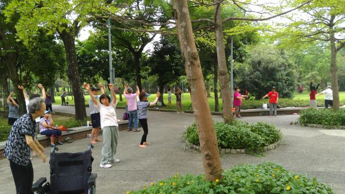 公園是民眾運動交流的重要地點