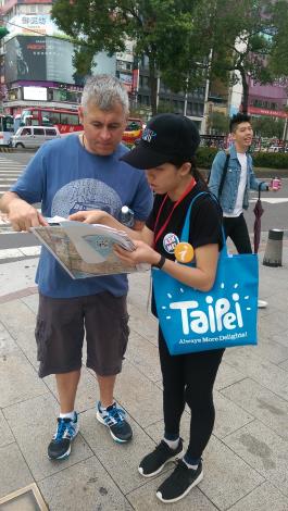 走動式觀光旅遊諮詢服務備受旅客及業界好評
