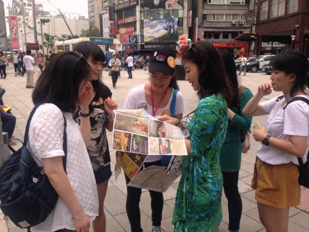 去年年底於西門町試辦的走動式觀光旅遊諮詢服務
