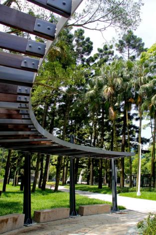 13胡適公園-杉林廣場新風貌，呈現墓園公園化，公園主題化