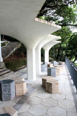 15胡適公園-六角平台周邊環境改善，賦予新面貌