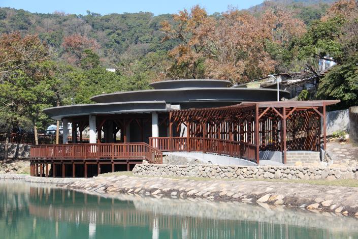 06前山公園-男公共浴池外新設戶外休憩觀景木平台