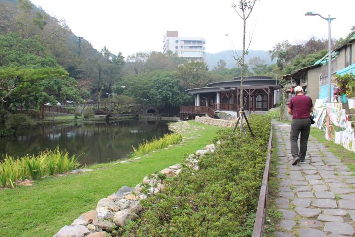 04前山公園-陽明湖恢復其自然湖泊風貌，營造深淺不同水域、創造豐富生物環境
