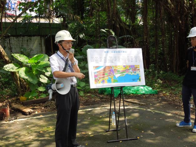 1. 土地開發總隊李科長於挪移施工前簡報