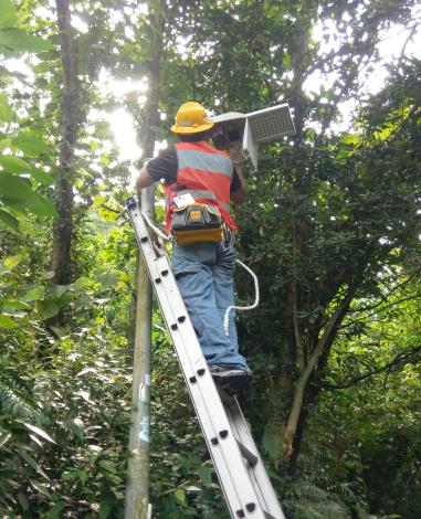 白鷺鷥山檢修路燈4
