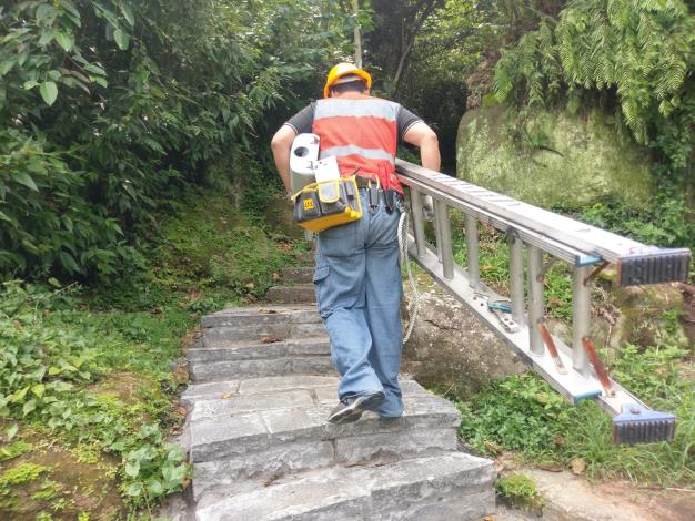 白鷺鷥山檢修路燈1