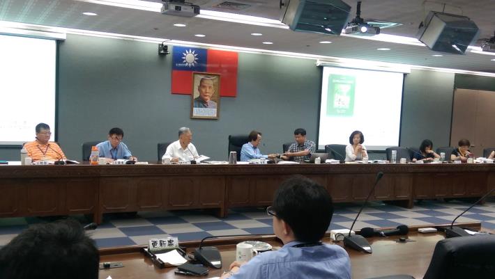 2.贈送相關書籍給林副市長。