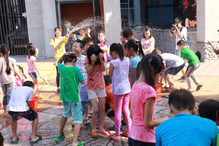 童遊客家夏令營「水槍大戰」