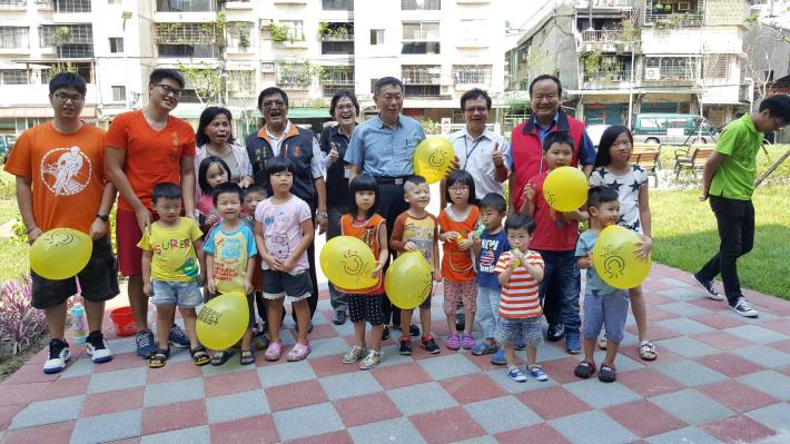 圖8.孝德公園正式啟用與市長合照