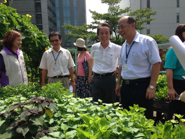 林副市長視察田園城市-綠屋頂(仰德區民活動中心)3