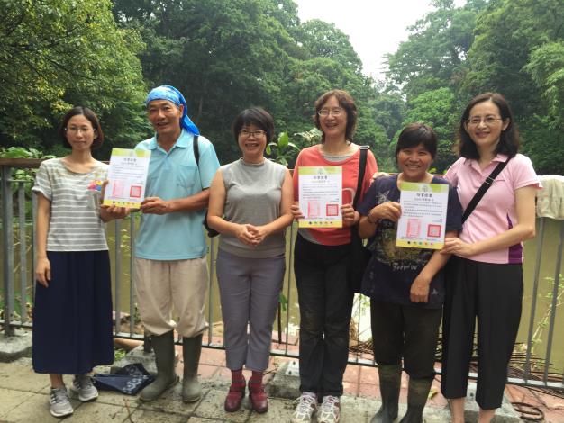 圖-木柵萃湖志工結業式頒發結訓證書2