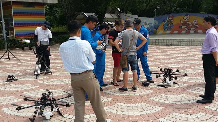 圖1：兩架無人機裝載具中繼連線功能之無線網路設備整合準備作業