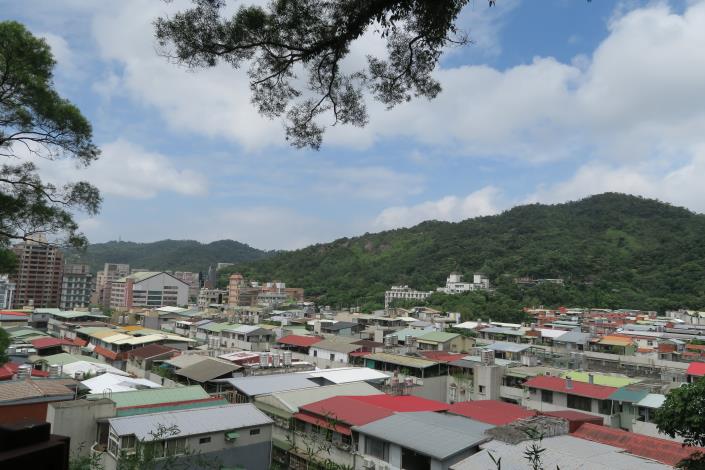 遠看西湖地區