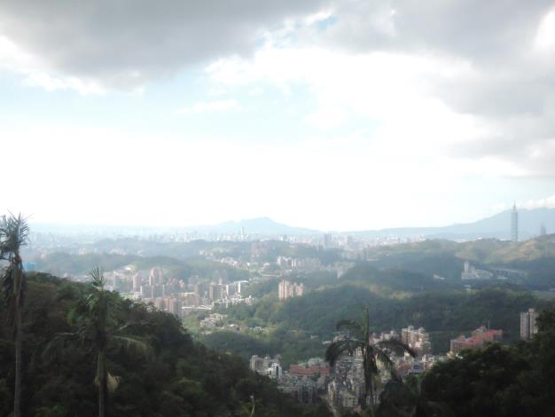 眺望著大台北的風貌，景色宜人