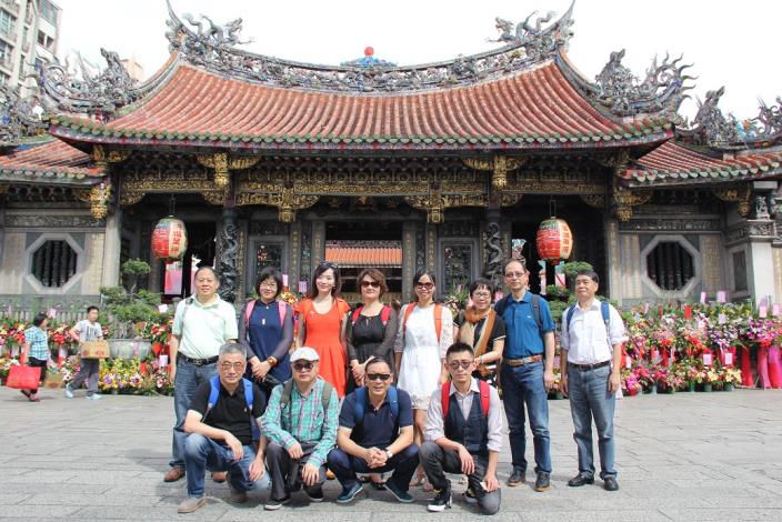 上海媒體踩線團造訪艋舺商圈及龍山寺體驗台北舊文化歷史的氛圍