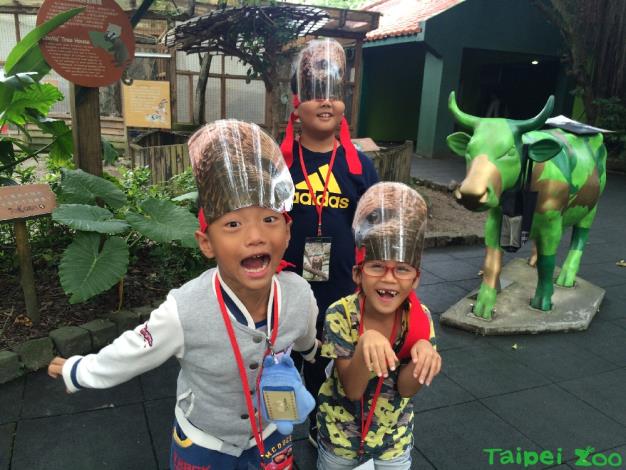 學員們在遊戲中扮演兇猛的老鷹