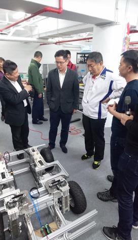 柯市長參觀maker sapce