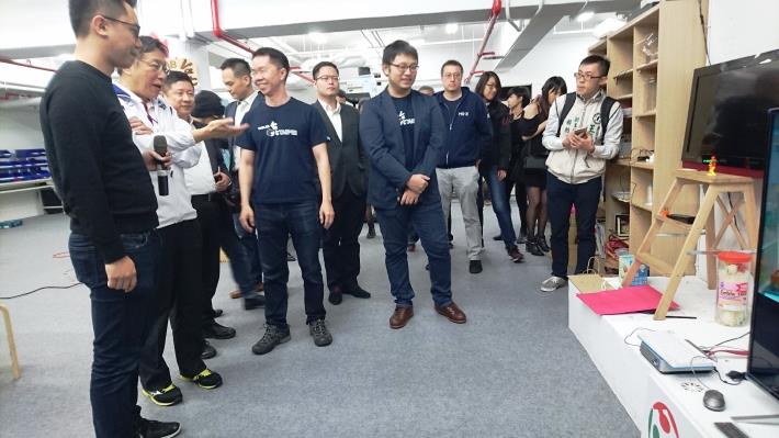 柯市長參觀 maker sapce