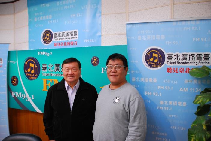臺北市政府體育局長鄭芳梵(左)15日接受本臺專訪。