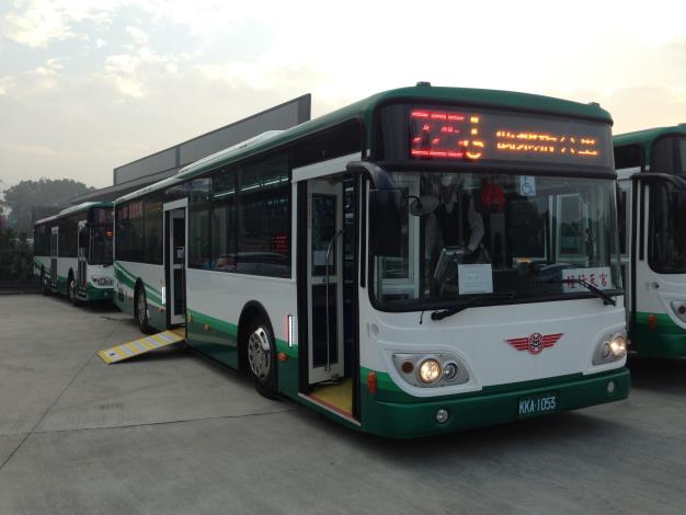 三重客運低地板公車