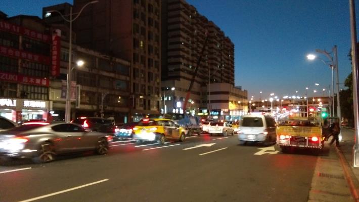 忠孝西路(西寧南路-中華路)二側人行道換裝LED路燈後道路照明均勻