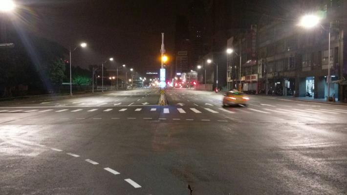 忠孝橋往北門方向夜間照明(2)