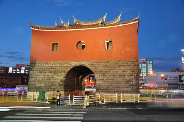 北門周邊燈桿裝設投光燈後照明情形(2)