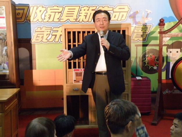 再生家具歲末年終回饋大拍賣活動照片,共3張