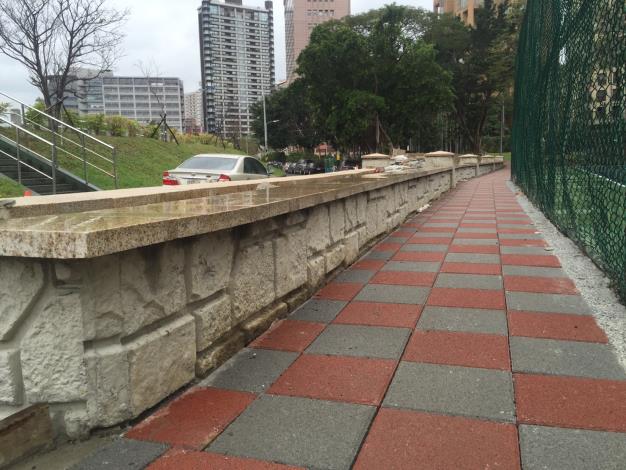 圖4. 道路周邊矮牆整修，更具特色及安全