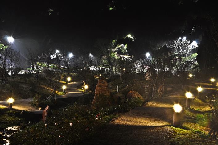 圖 11. 陽明公園更新工程日式庭園步道夜景