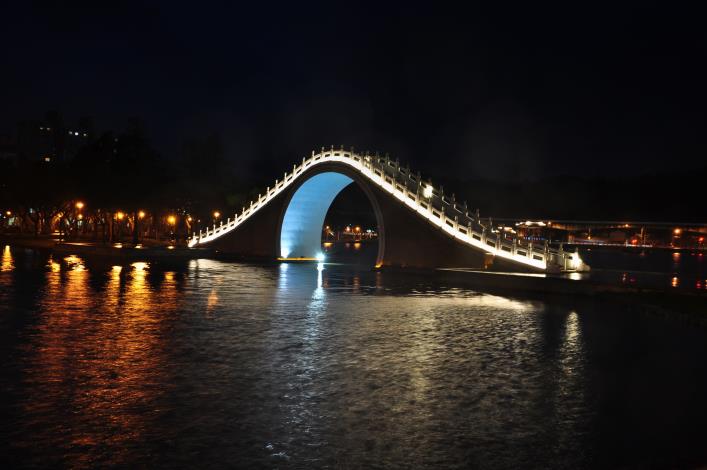 圖 2.  大湖公園錦帶橋夜景