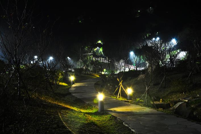 圖 10.陽明公園 更新工程日式庭園步道夜景