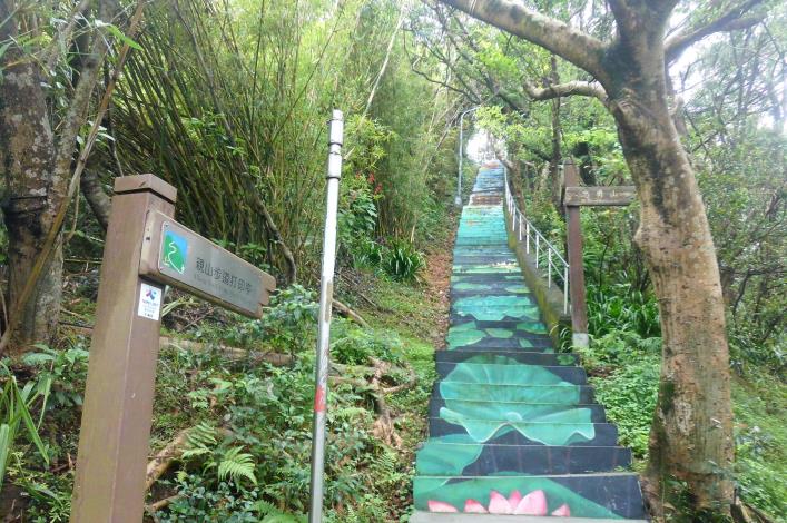 忠勇山步道彩繪階梯