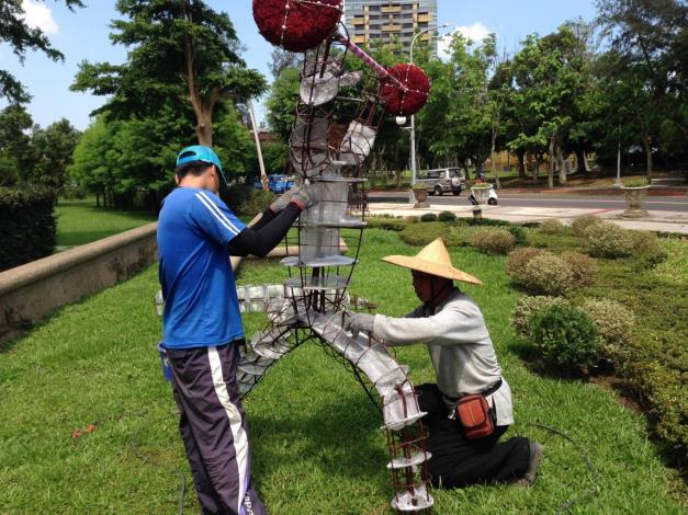 圖3專案技工進行園藝造景作業