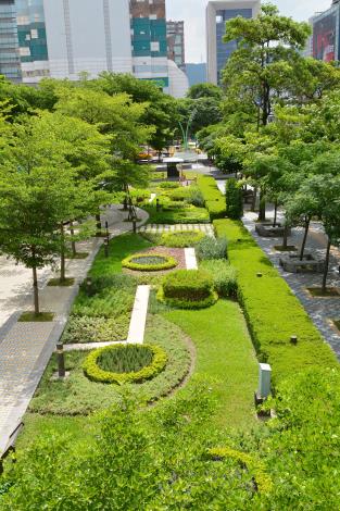 圖4. 田園城市基地打造「可食地景」，種植     許多香草植物