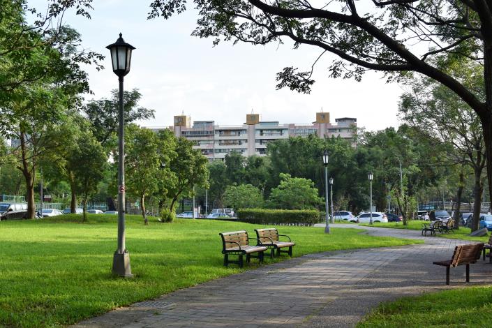 圖9.四分河濱公園的林蔭小徑