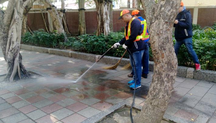 環保局加強內湖區碧湖公園環境清理及消毒作業照片3