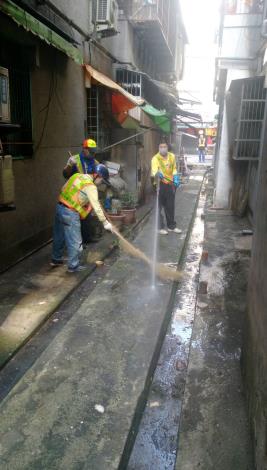 環保局加強內湖區碧湖公園環境清理及消毒作業照片4