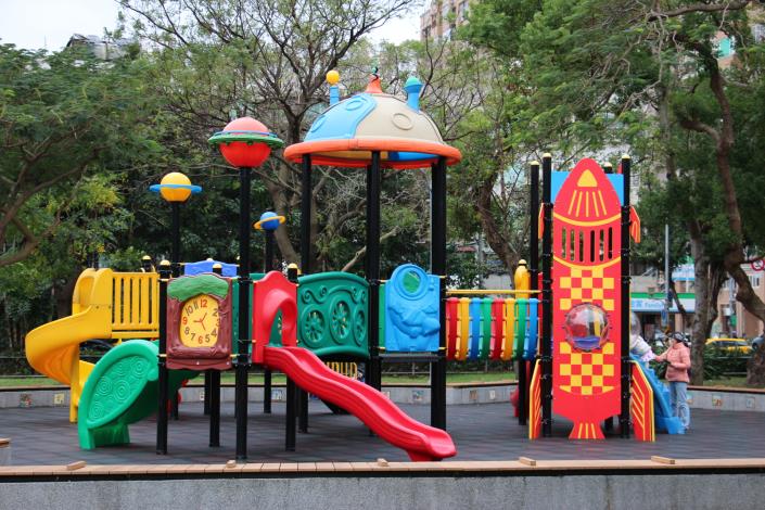 (圖9)多樣多彩的遊樂區提供給孩童難忘的歡樂時光