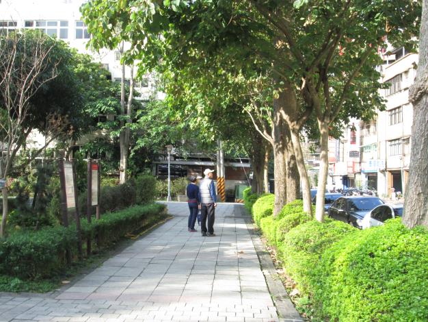 (圖4) 龍陣二號公園造型綠雕營造特殊氣息