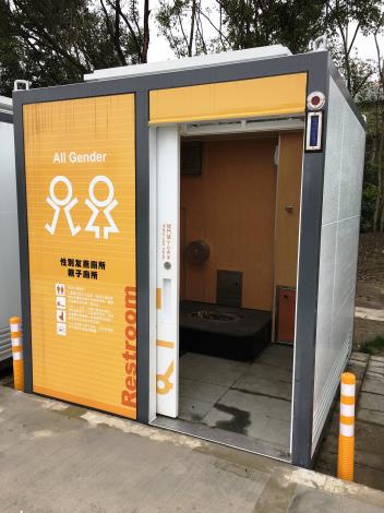 空間寬廣還可讓民眾停放自行車