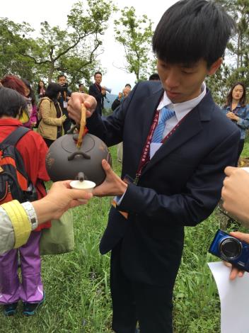 (圖2) 華梵大學招待臺灣特有茶飲，驚艷外國學者