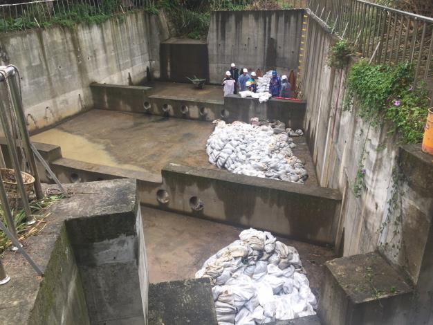 臺北市北投6號公園滯洪沉沙池清淤情形