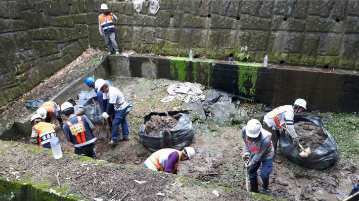 臺北市北安路759巷潛壩清淤情形