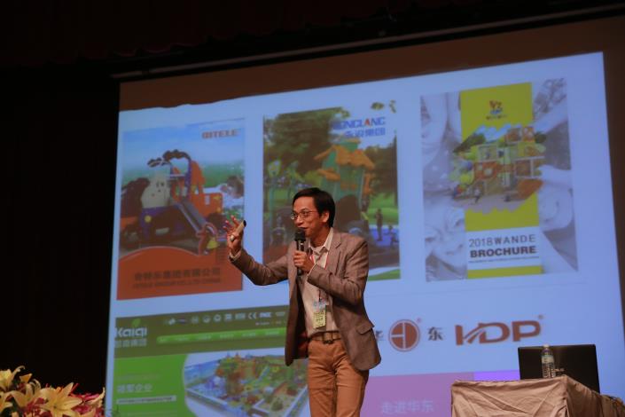 8-1.劉旭建理事長主講台灣共融式遊戲設備之發展與展望