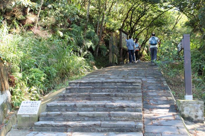 大崙湖步道登山口